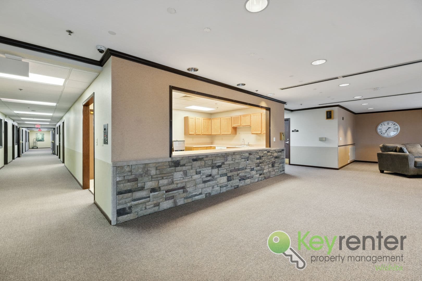 Lyons Apartment: 1411 S Douglas Ave