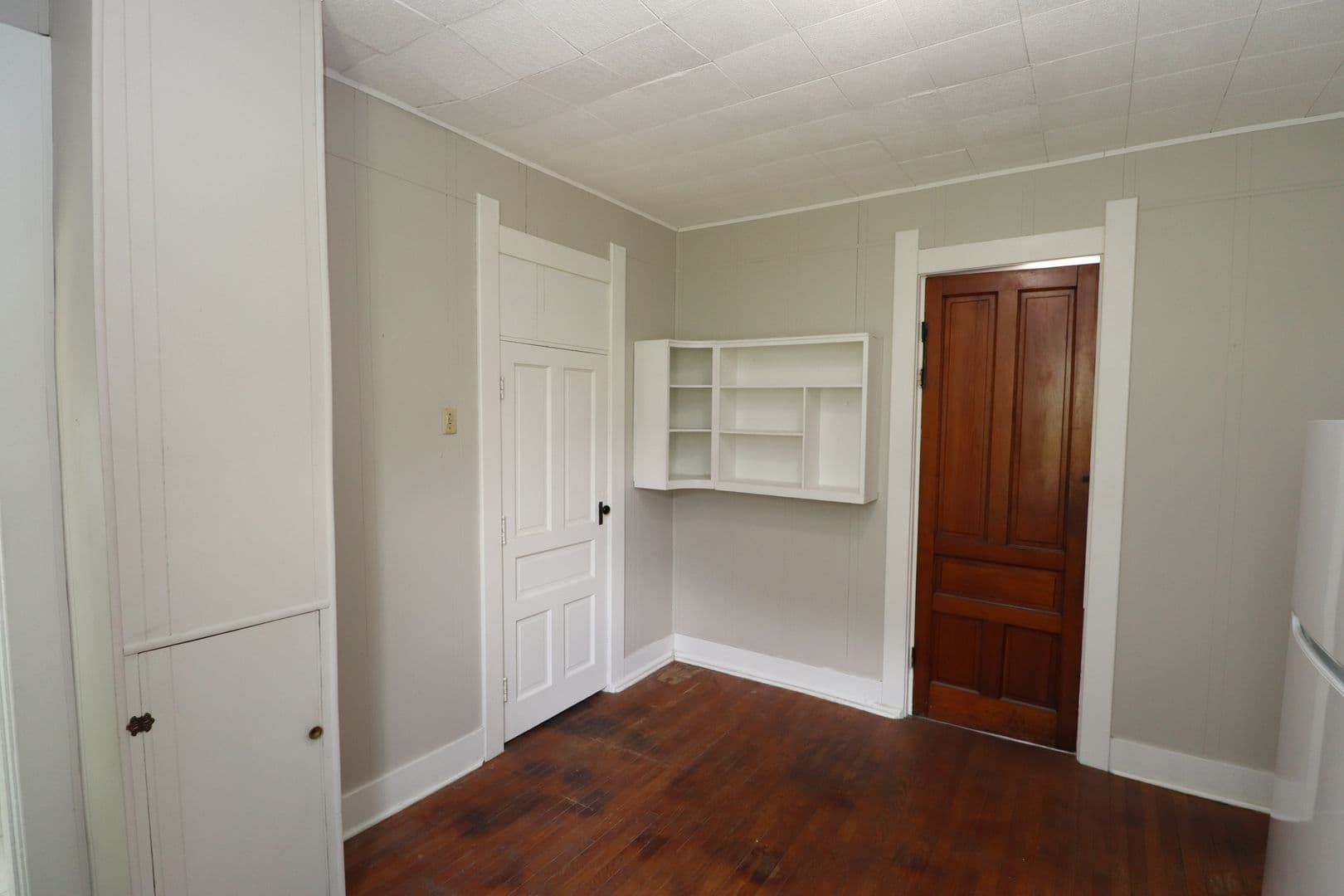 Noblesville House: 107 6th St