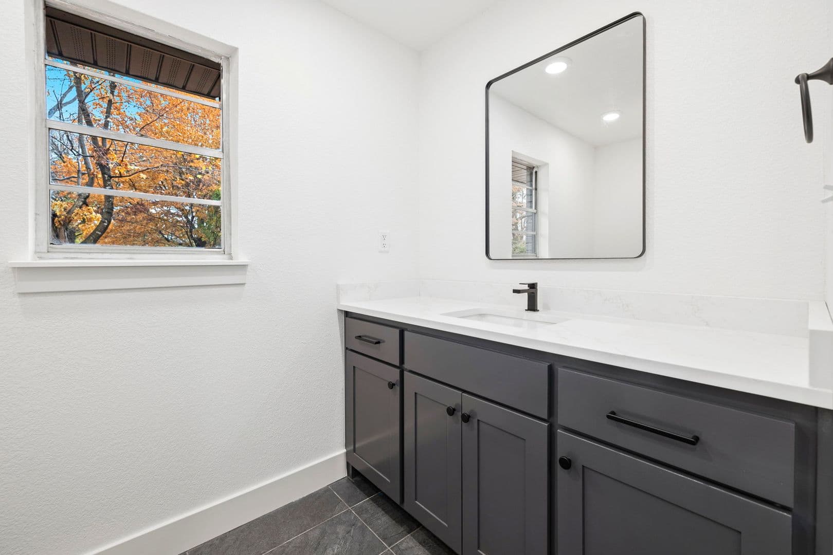 Fayetteville House: 2096 Box Ave