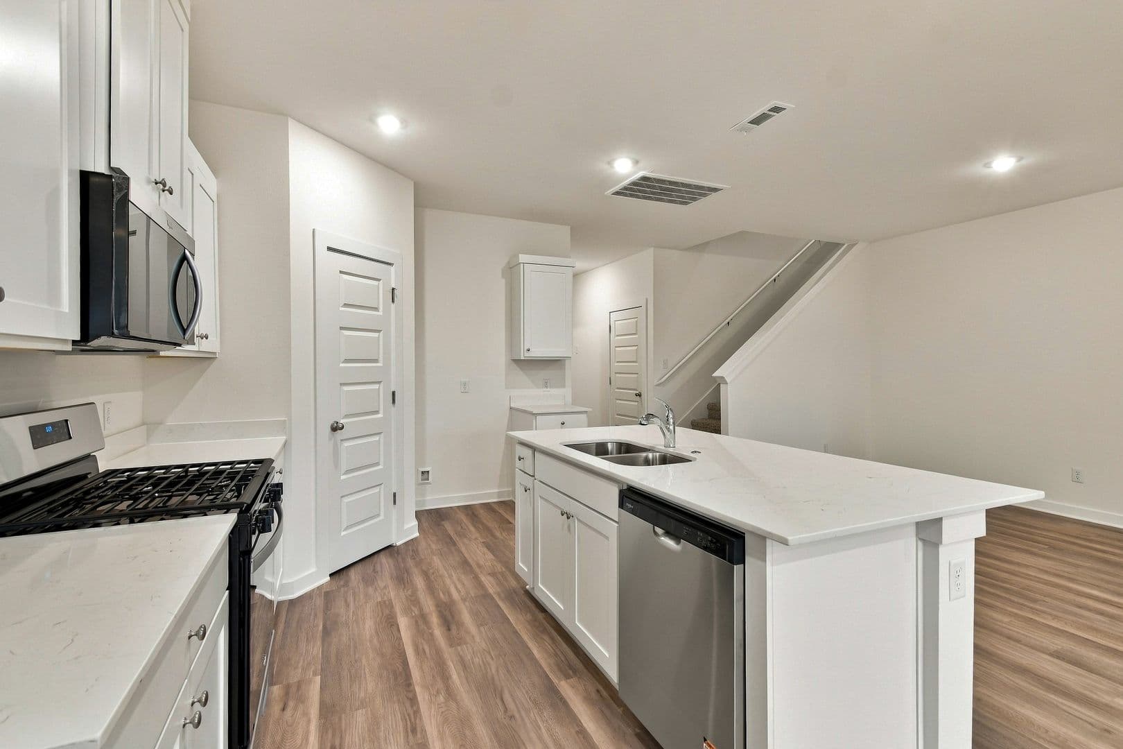 Fayetteville House: 612 S Neon Ave