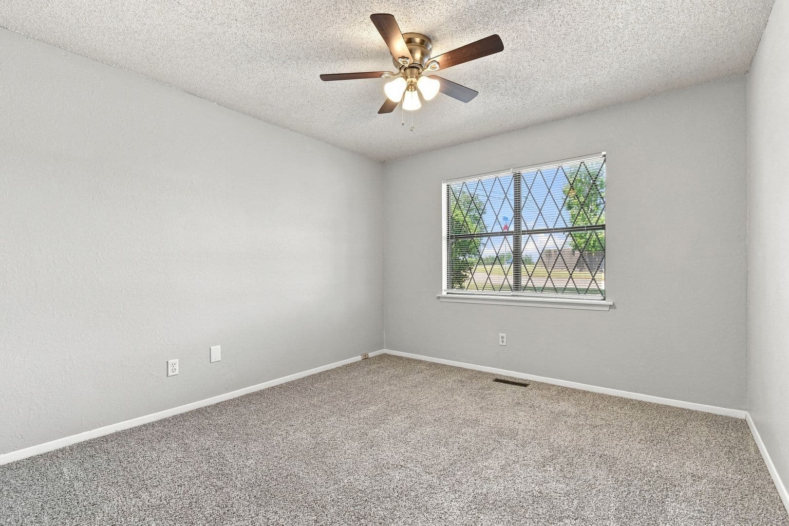 Broken Arrow House: 501 W Albuquerque St