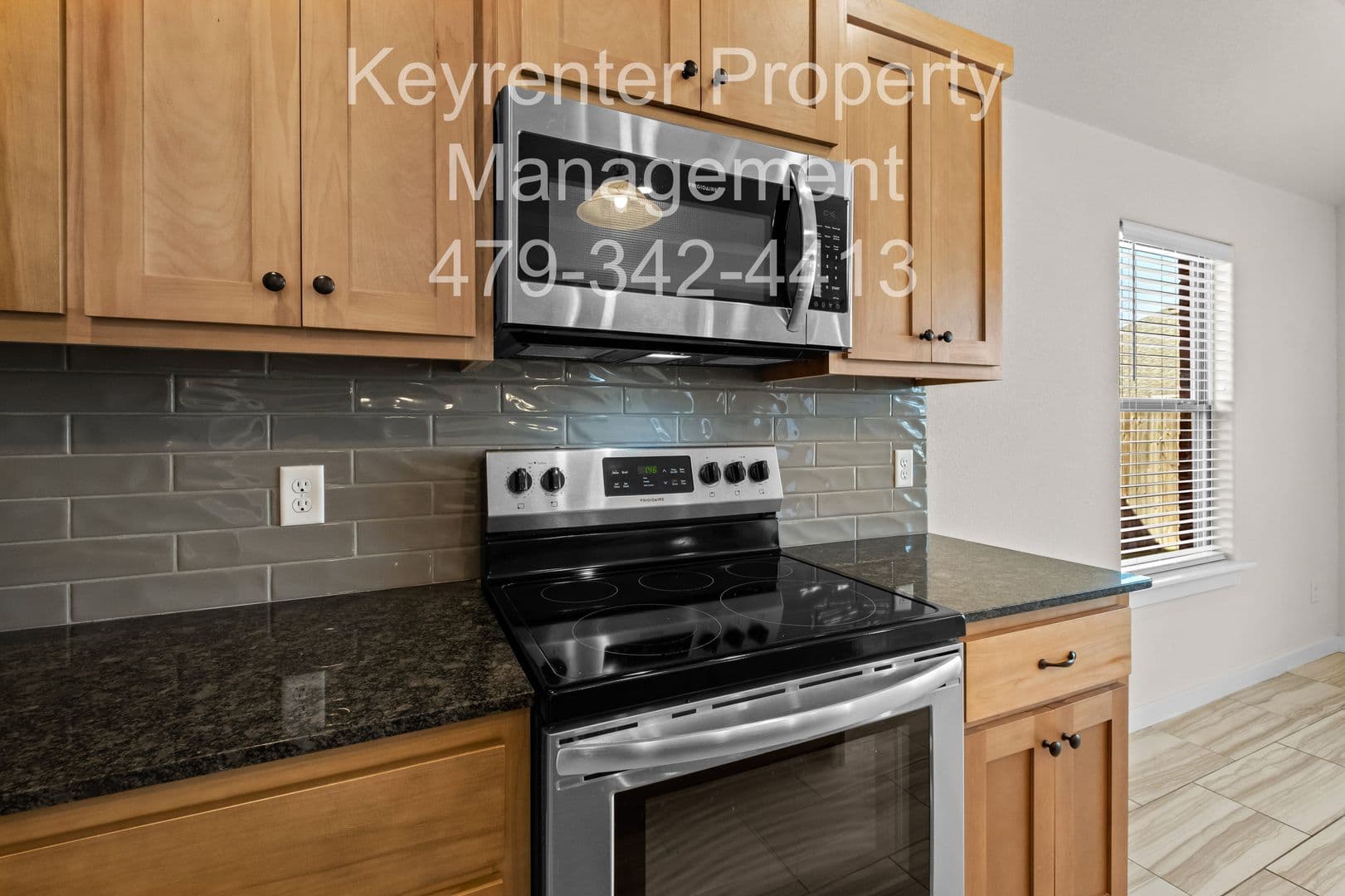Fayetteville House: 4532 W Newton Ave