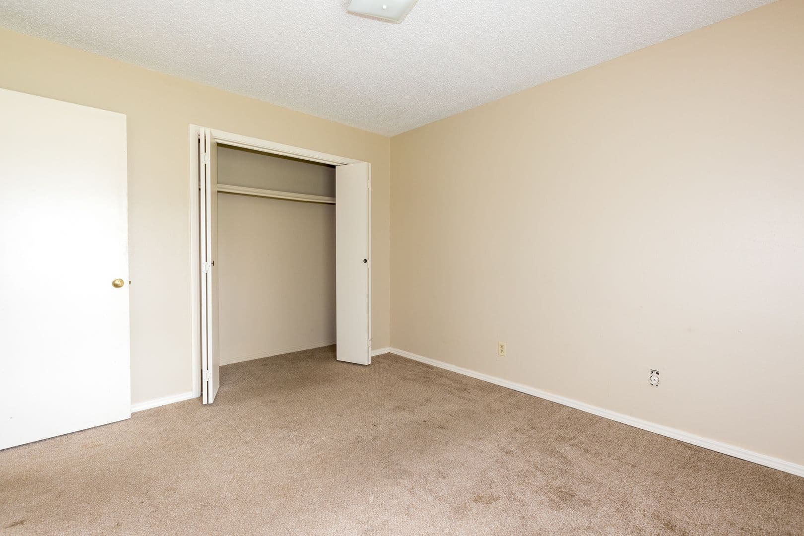 Claremore Apartment: 1421 W Lillian St