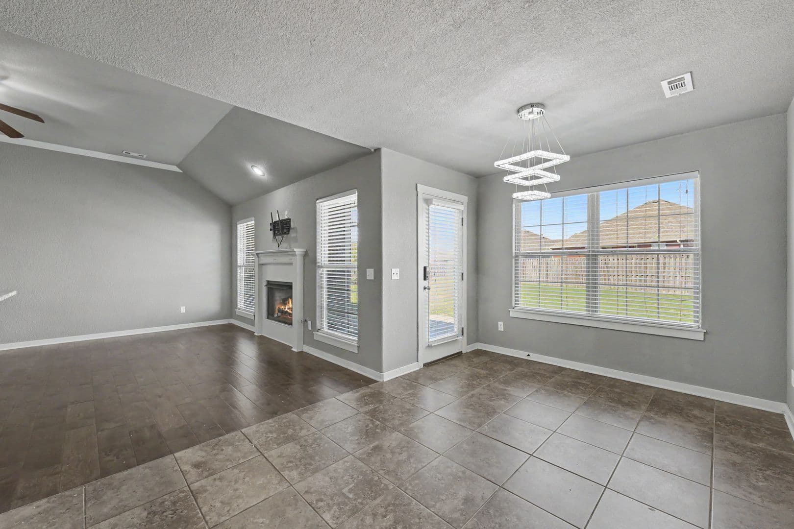 Springdale House: 3862 Kirkbridge Pl