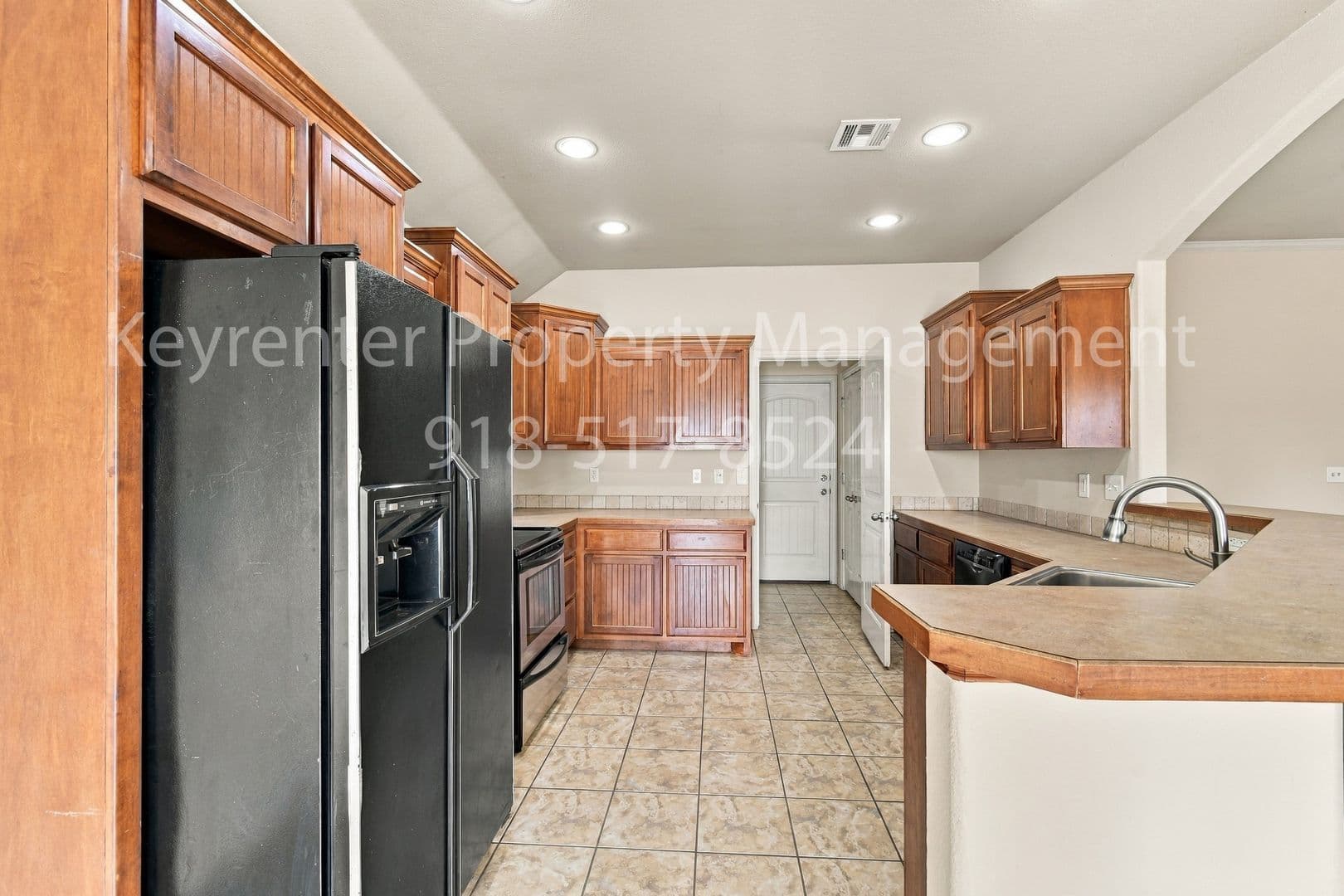 Collinsville House: 2121 W Oak St