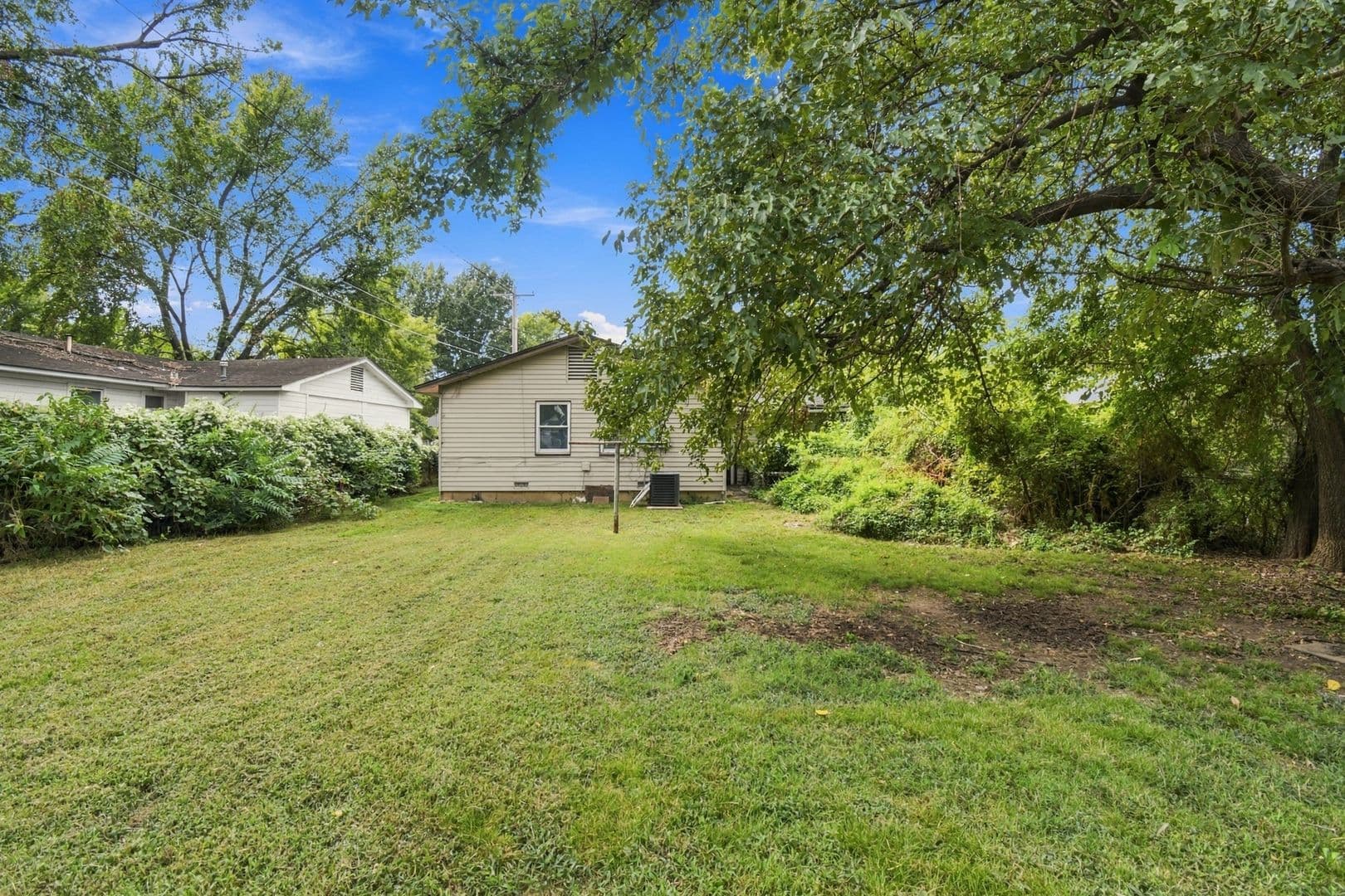 Bartlesville House: 504 SE Elmhurst Ave