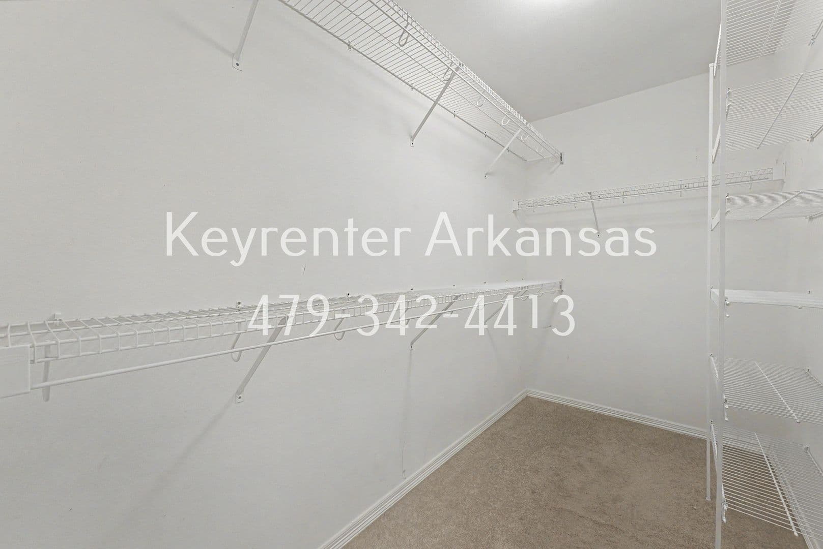 Bentonville House: 3801 SW Carriageway