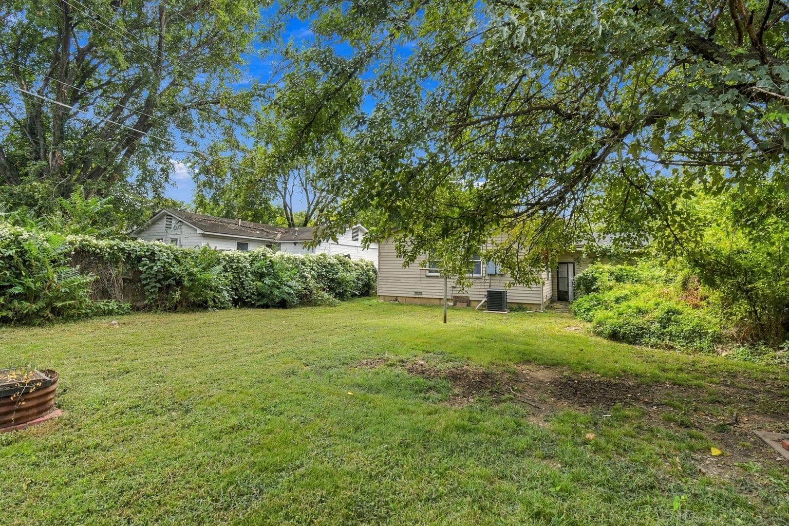Bartlesville House: 504 SE Elmhurst Ave