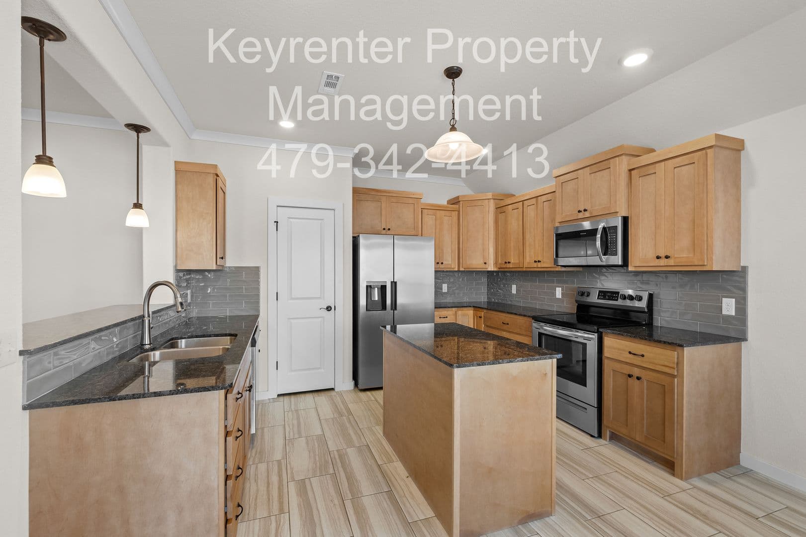 Fayetteville House: 4532 W Newton Ave