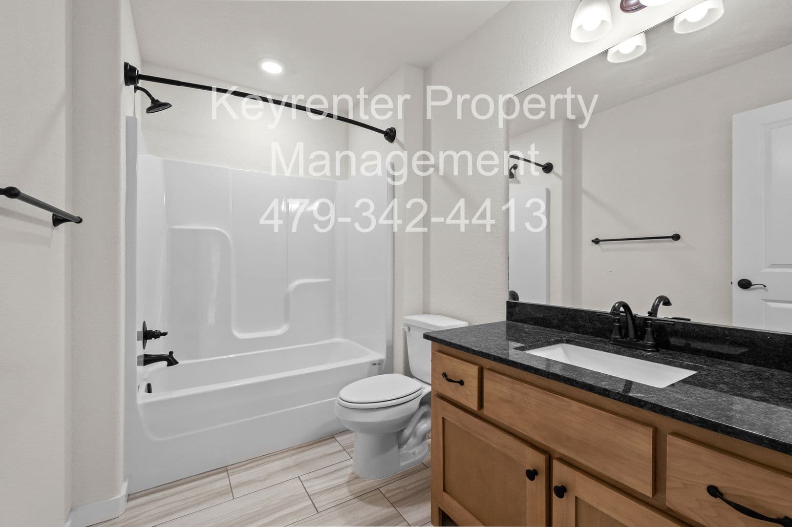 Fayetteville House: 4532 W Newton Ave