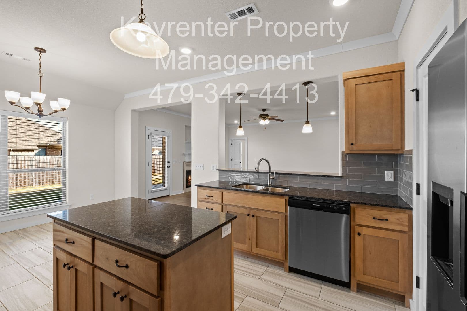 Fayetteville House: 4532 W Newton Ave