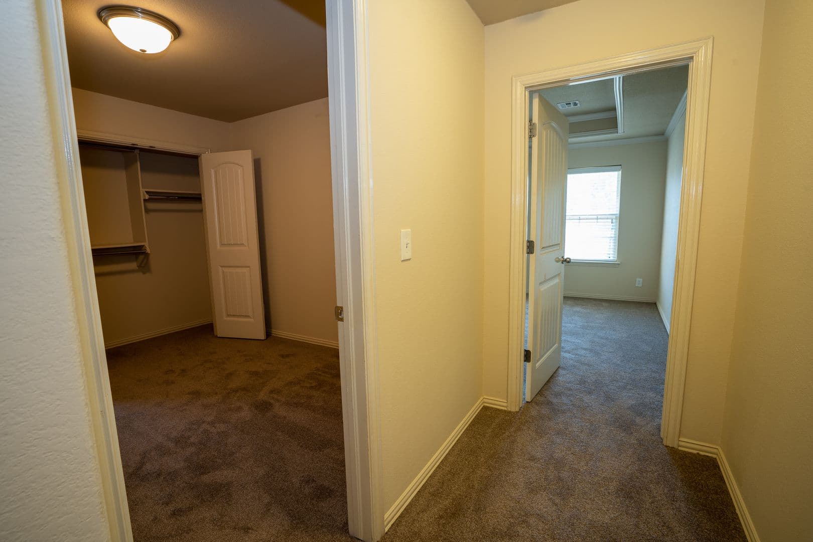Collinsville House: 2121 W Oak St