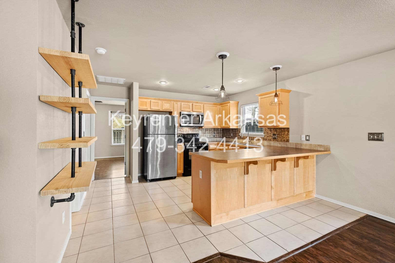 Fayetteville House: 1481 S Holland Dr