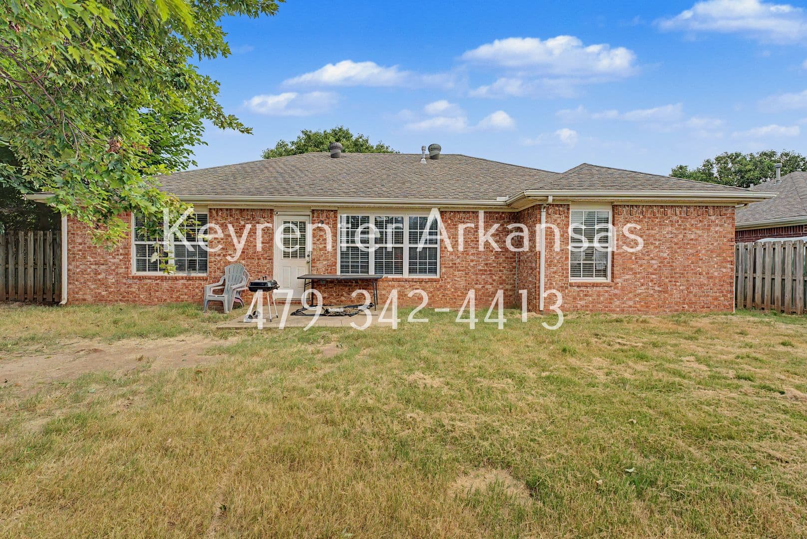 Bentonville House: 3801 SW Carriageway