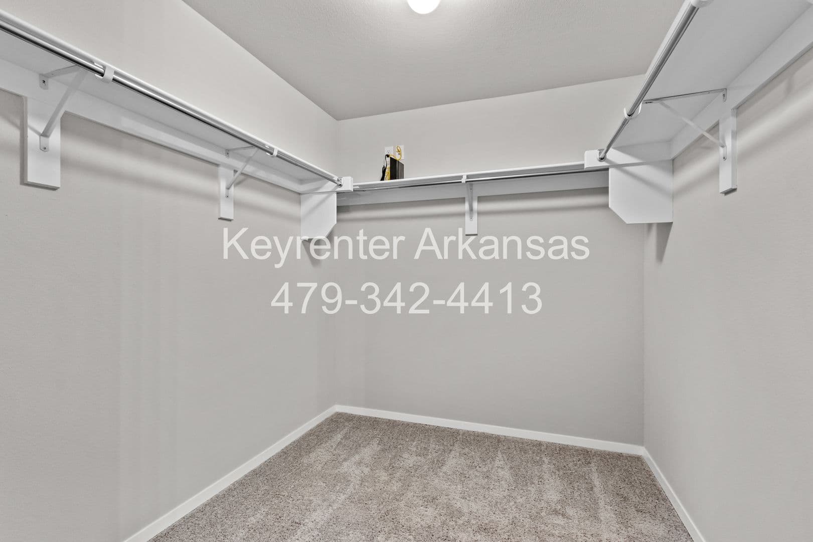 Fayetteville House: 846 E Sparrow Way