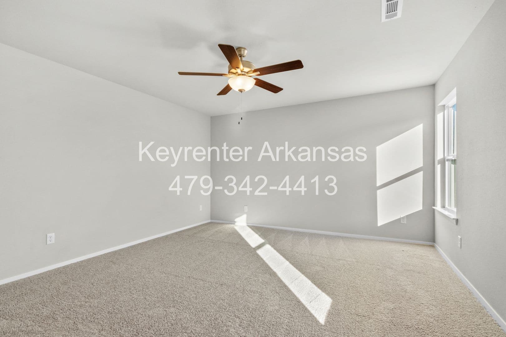 Fayetteville House: 846 E Sparrow Way