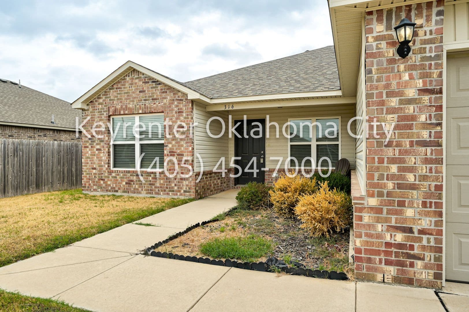 Newcastle House: 316 Karlee Ln