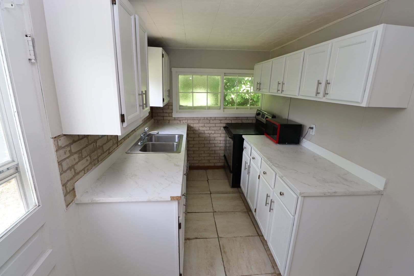 Noblesville House: 107 6th St