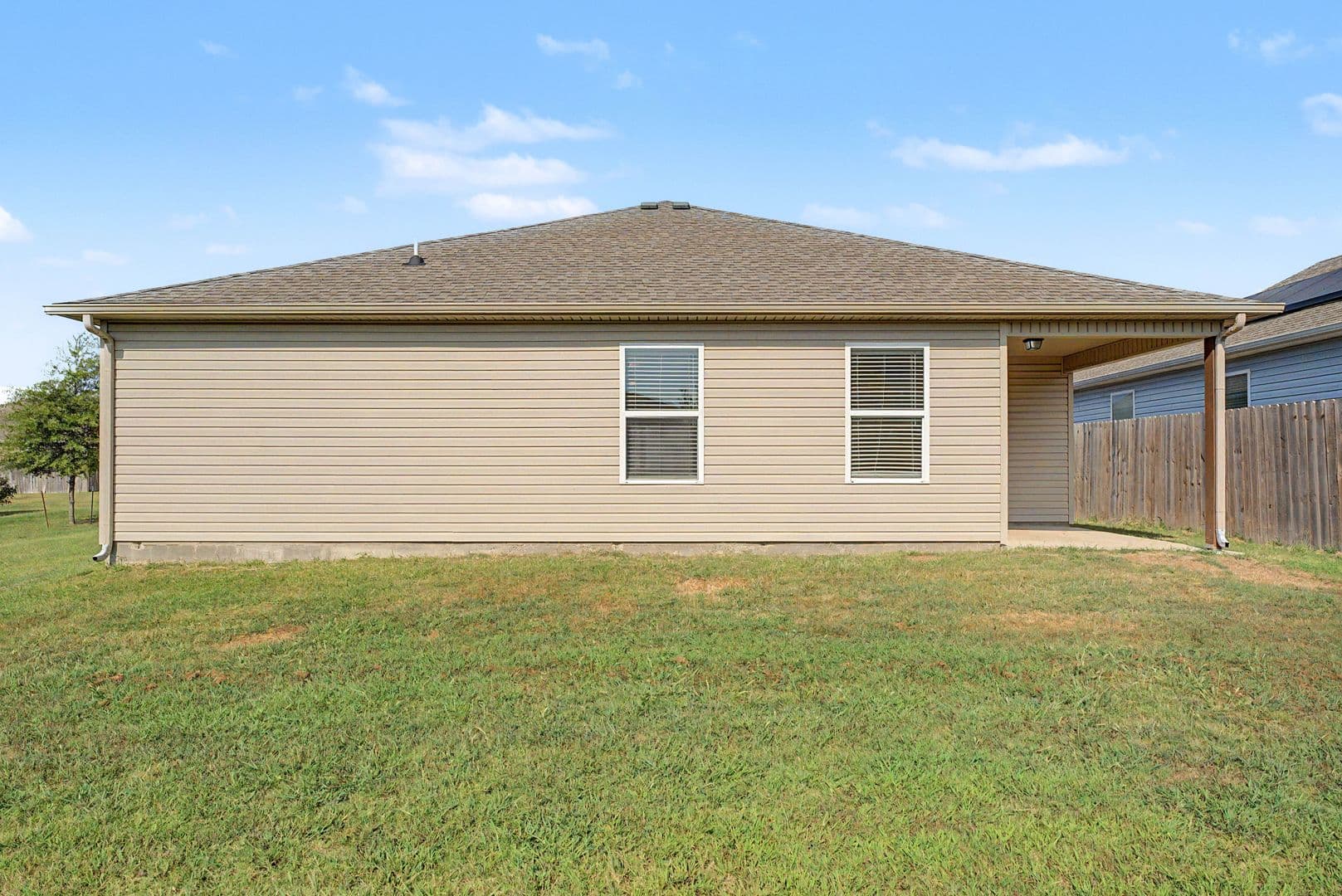 Fayetteville House: 1236 S Nighthawk