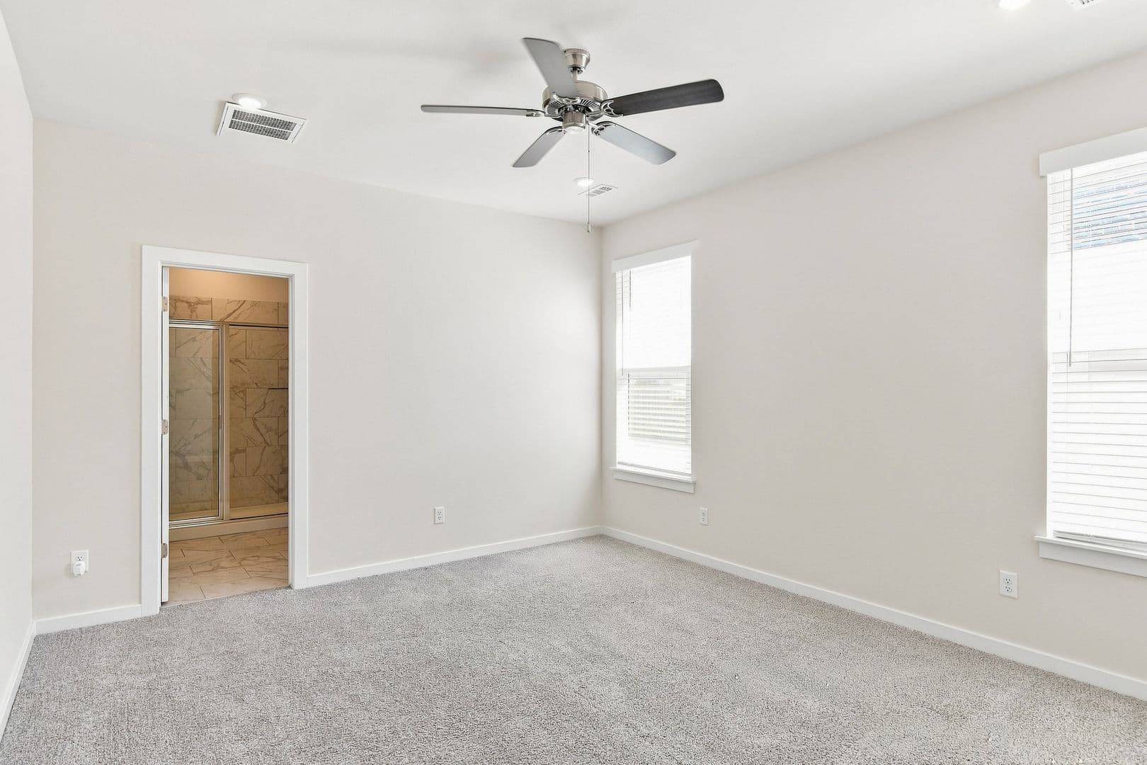 Fayetteville House: 4802 W Planetree St