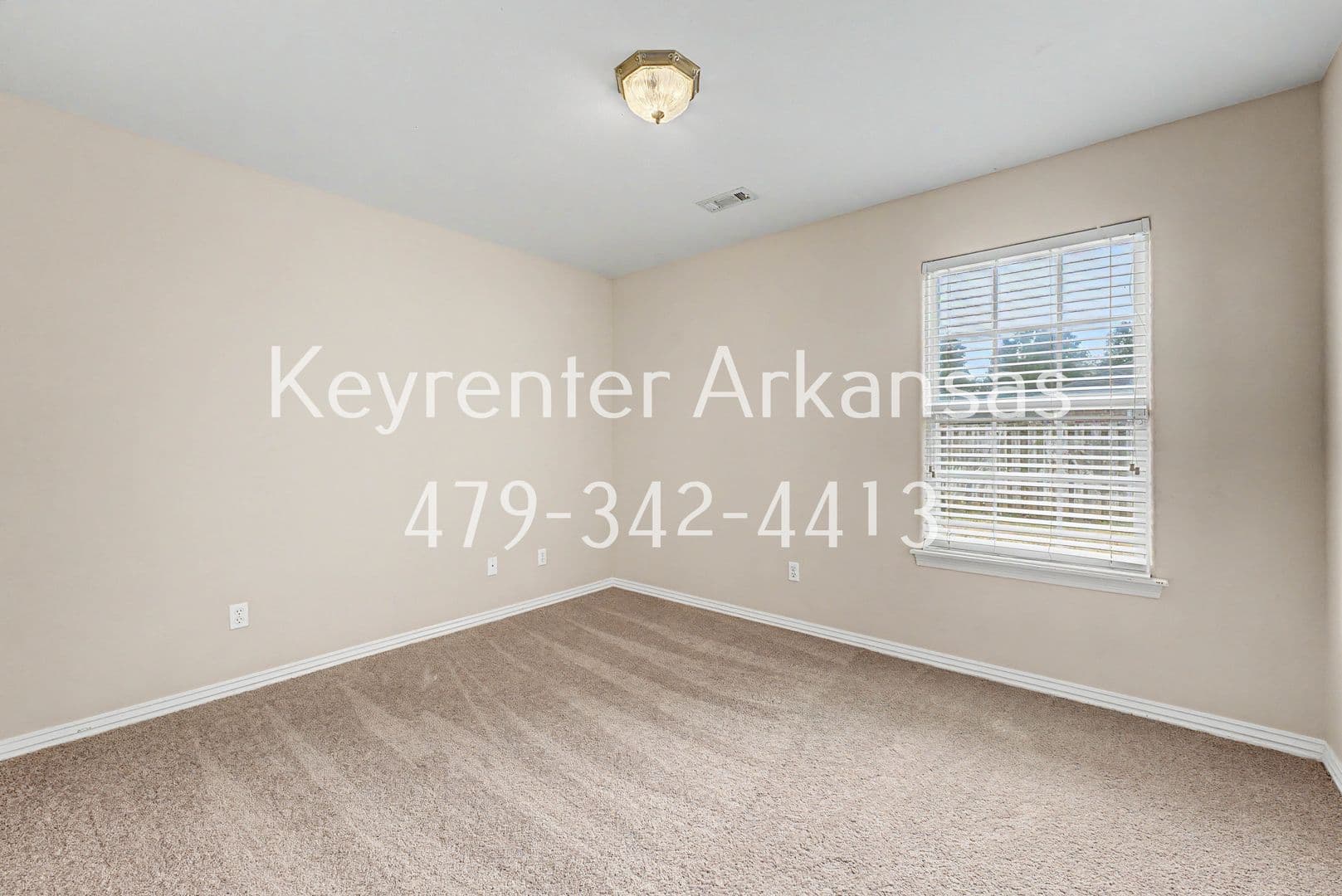 Bentonville House: 3801 SW Carriageway
