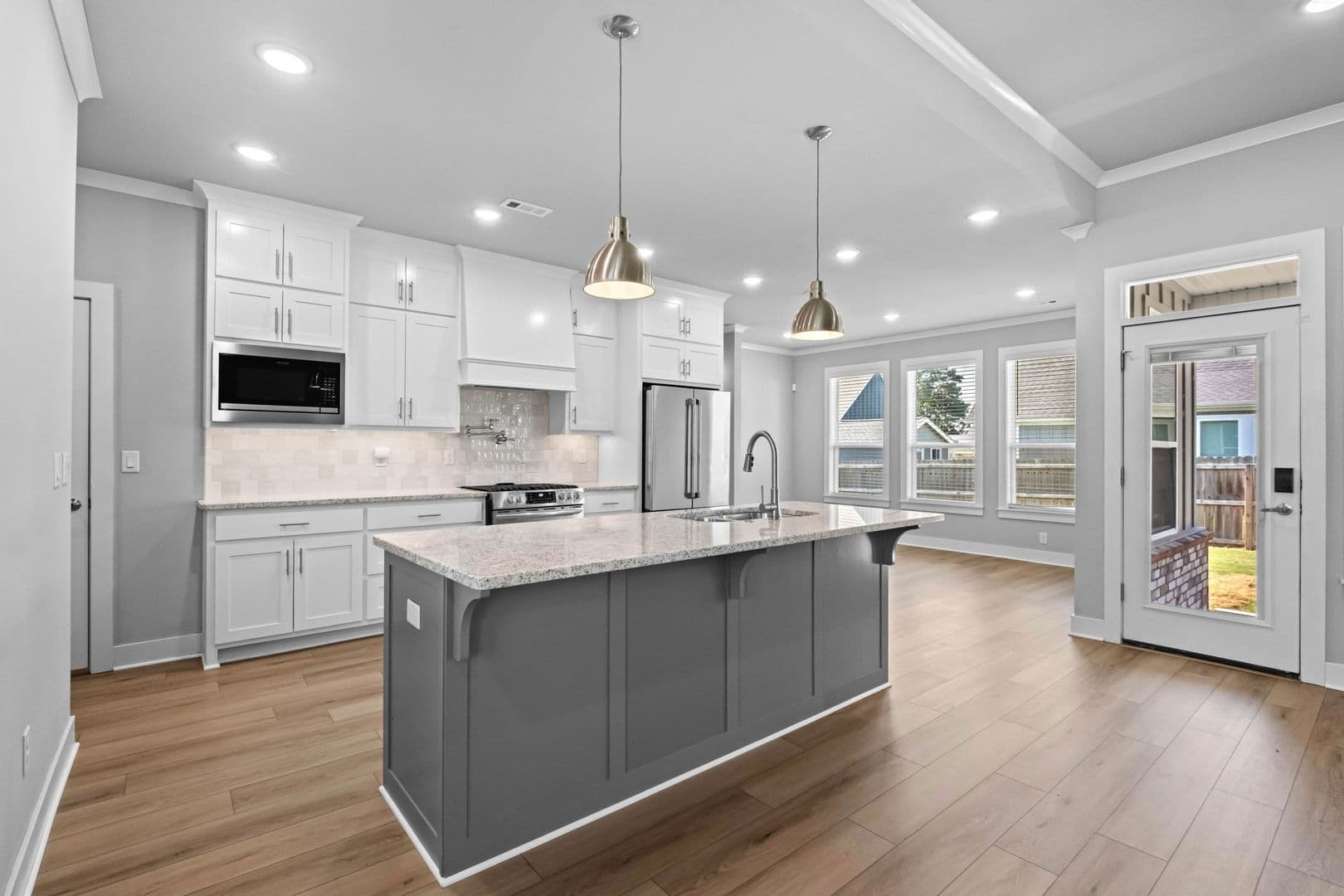 Prairie Grove House: 823 Mueller Way
