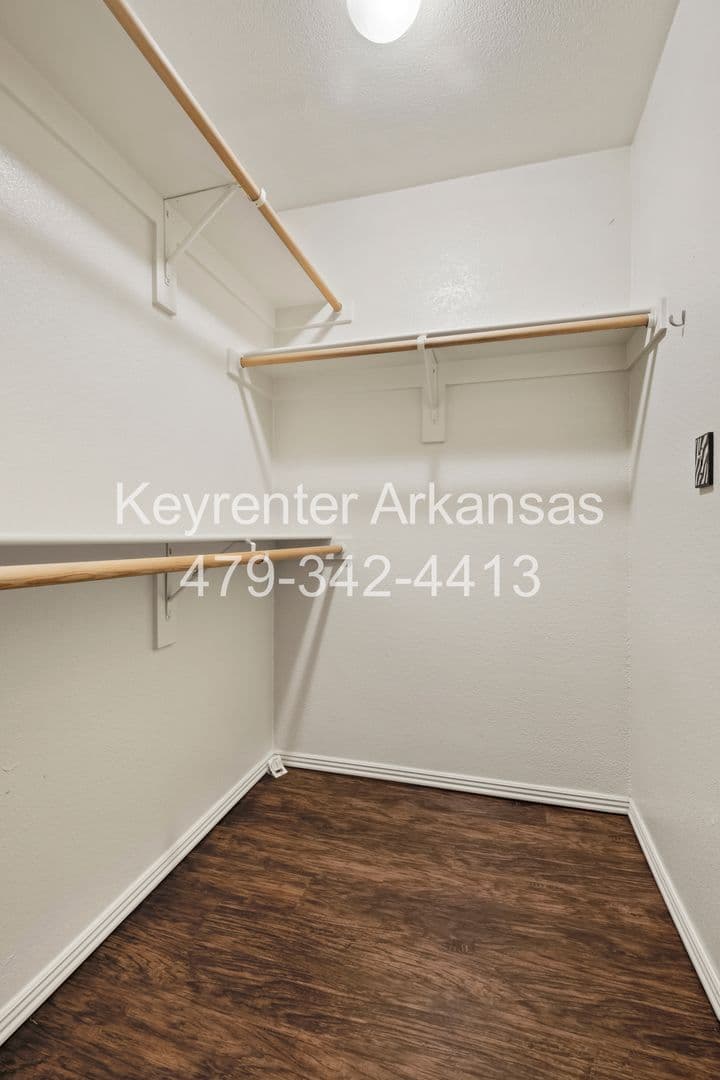 Fayetteville House: 1481 S Holland Dr