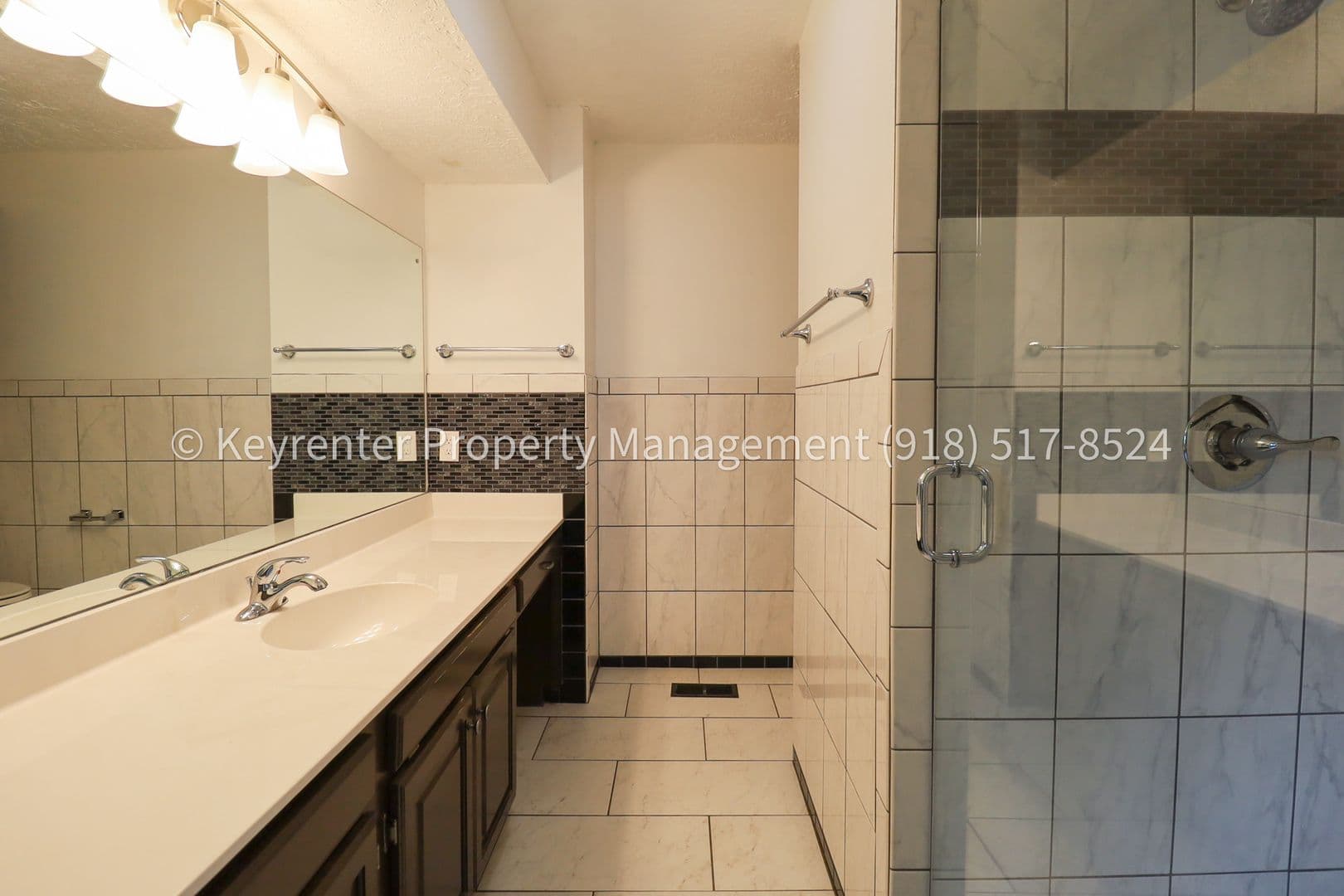 Broken Arrow House: 4004 S Maple Ave