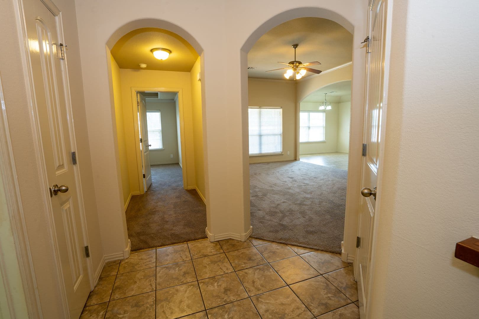 Collinsville House: 2121 W Oak St