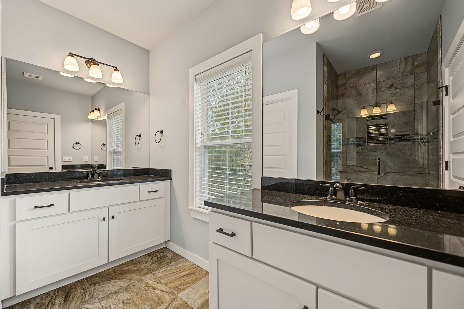 Fayetteville House: 380 S East Ave