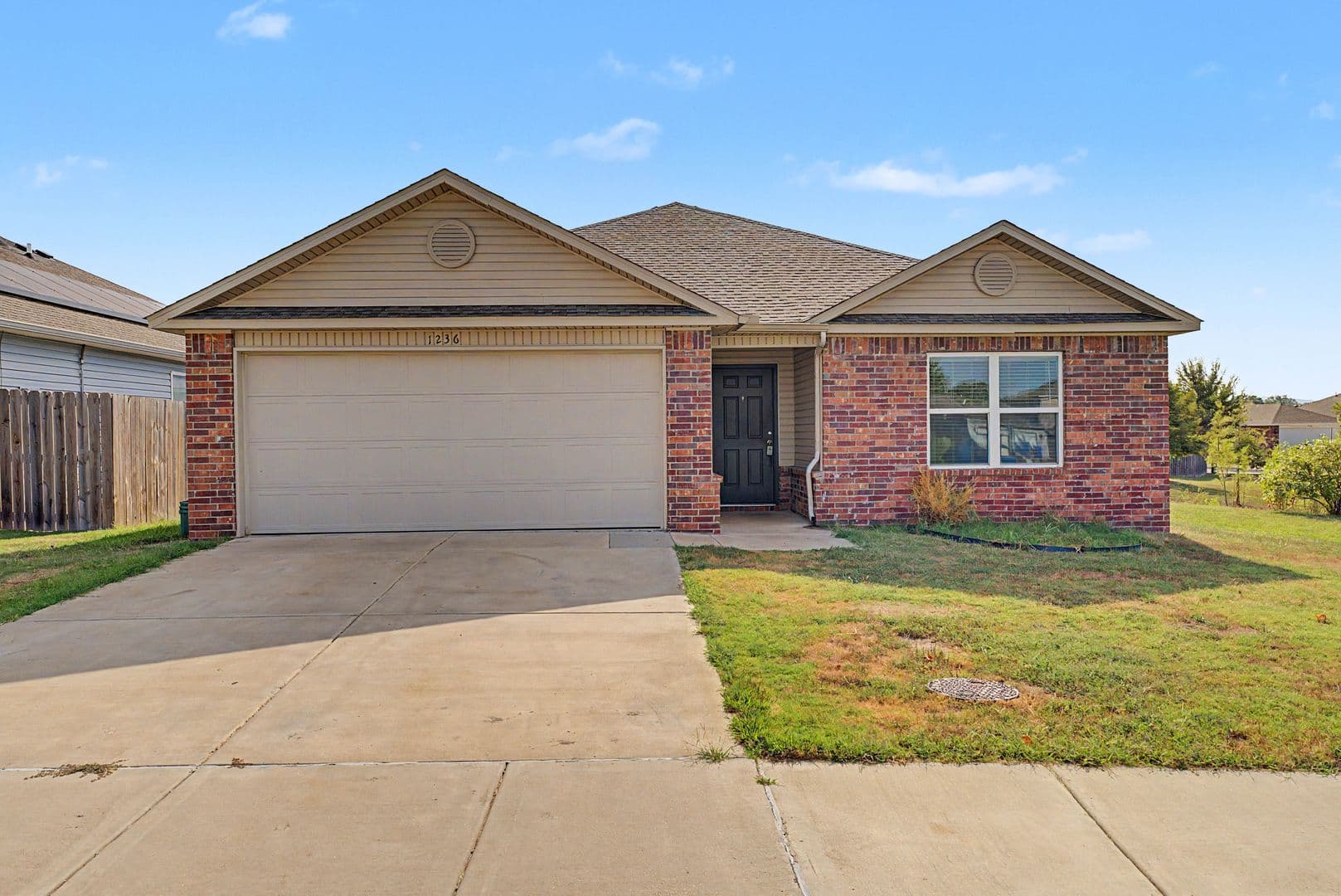 Fayetteville House: 1236 S Nighthawk