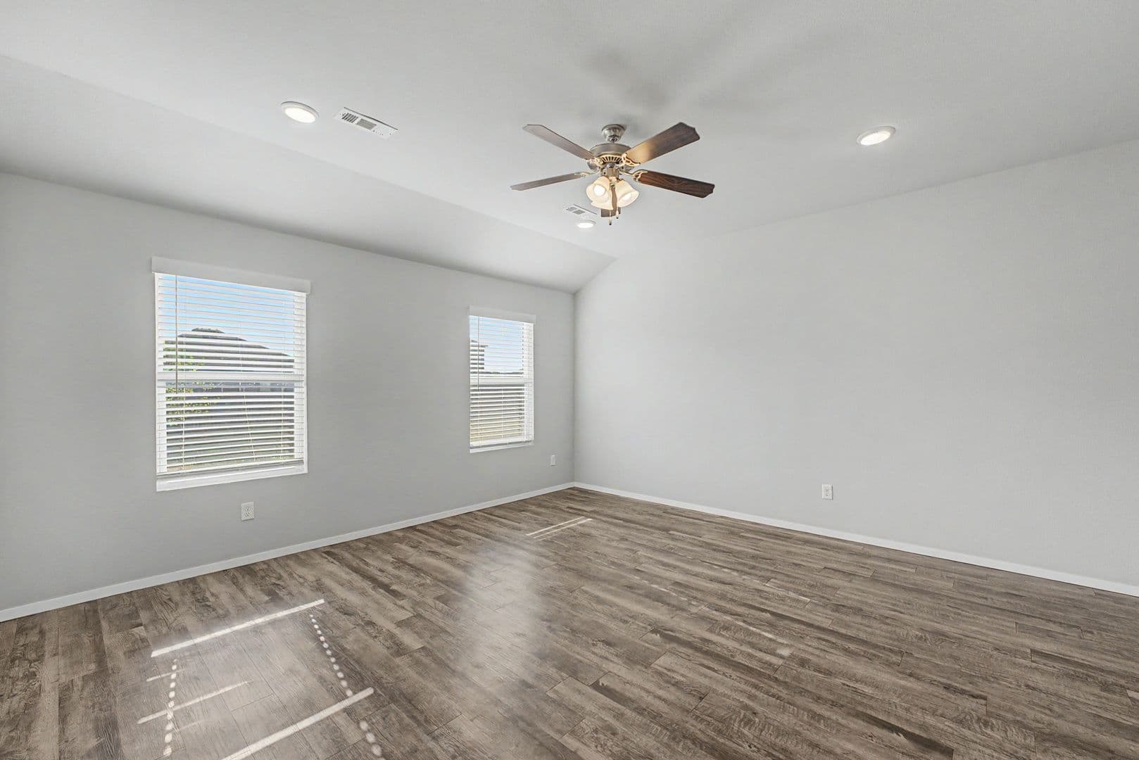 Fayetteville House: 1236 S Nighthawk