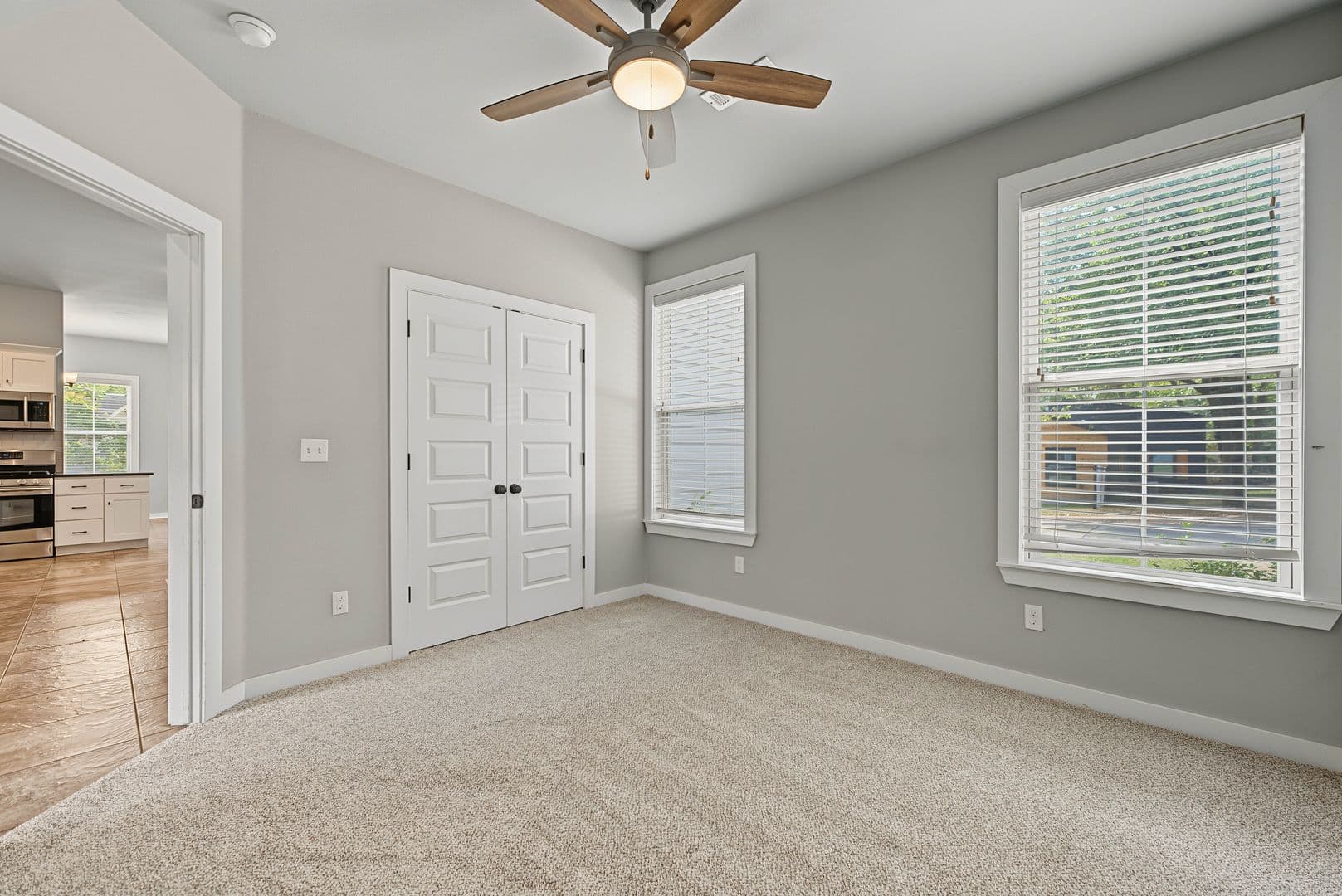 Fayetteville House: 380 S East Ave