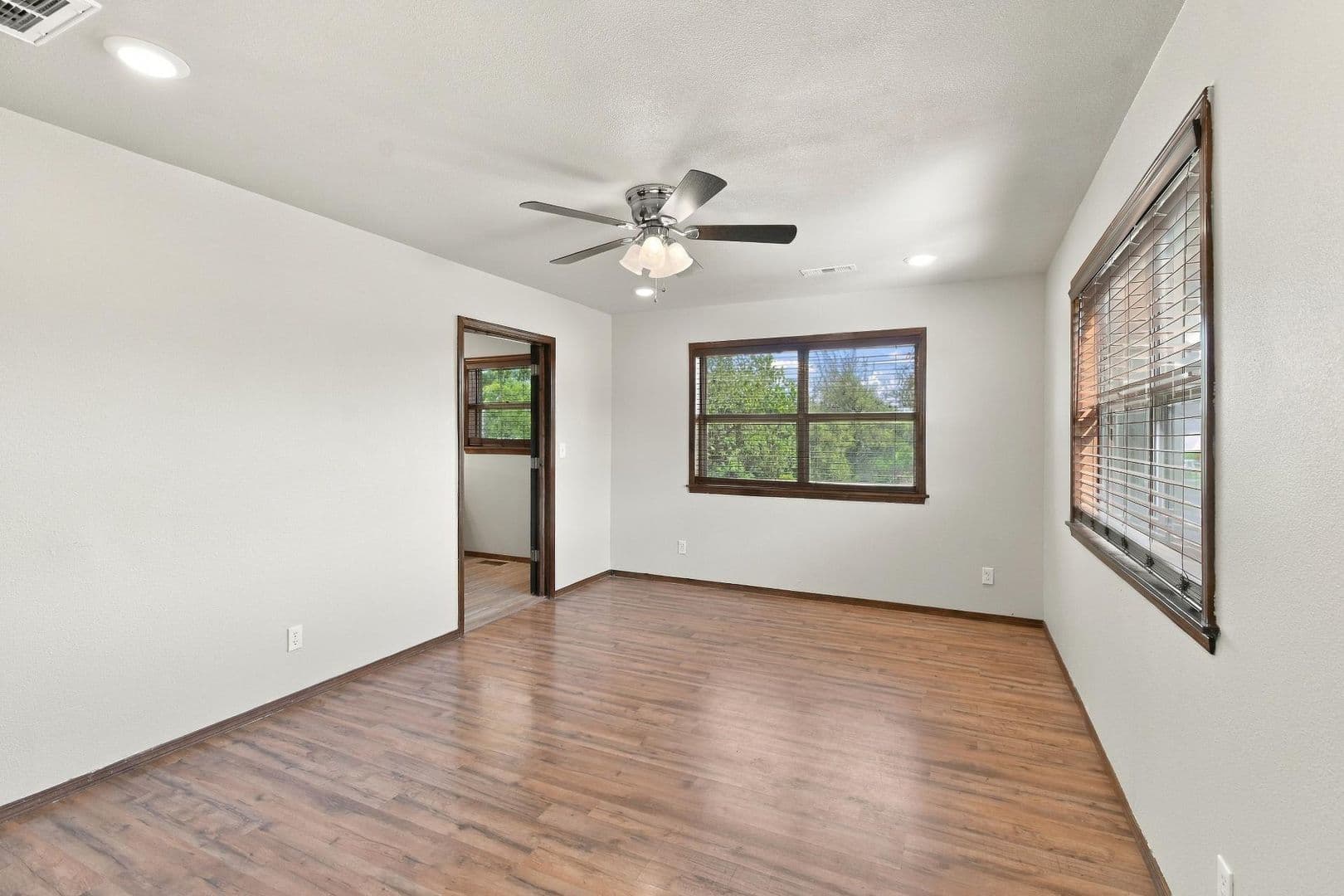 Bentonville House: 13917 Rolling Hills Rd