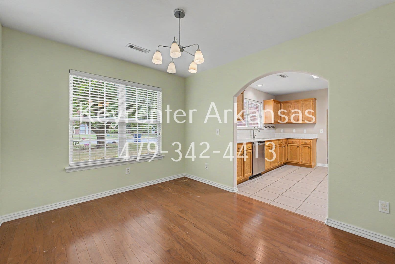 Bentonville House: 3801 SW Carriageway