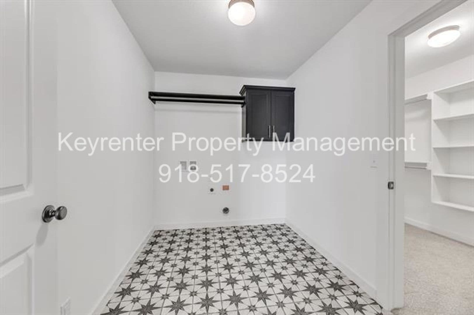 Broken Arrow House: 7104 S Kalanchoe Ave