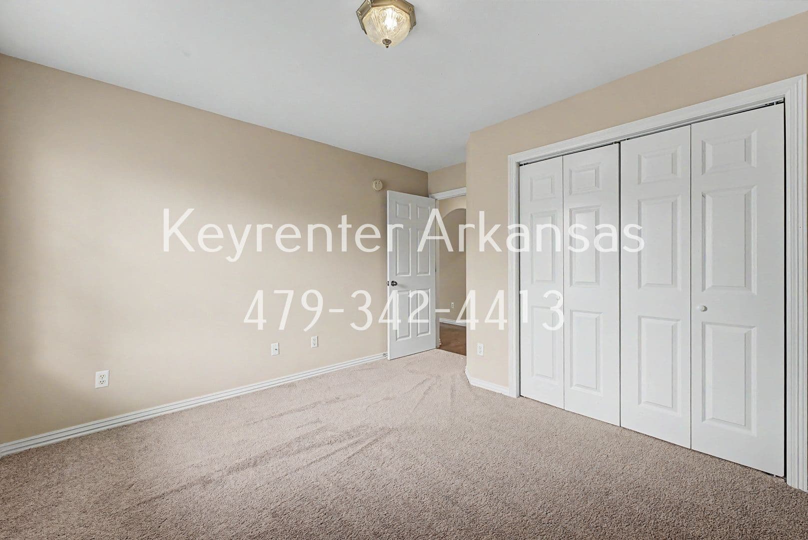 Bentonville House: 3801 SW Carriageway