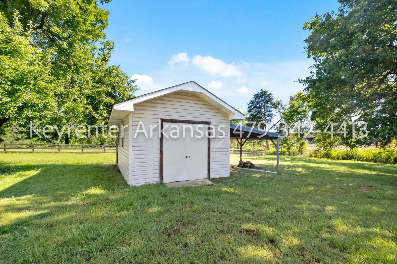 Fayetteville House: 4480 E Trough Spring Rd