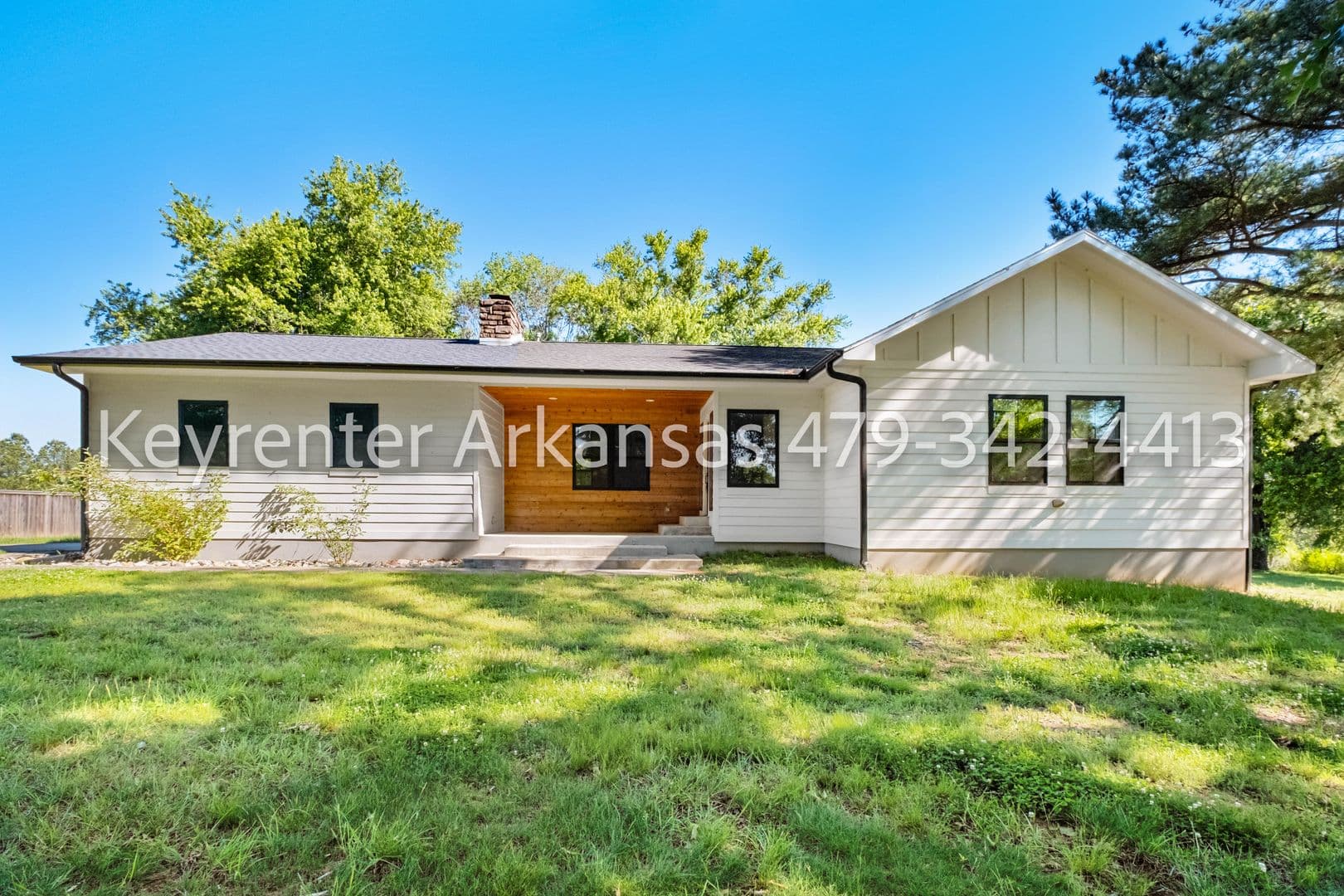 Fayetteville House: 4480 E Trough Spring Rd