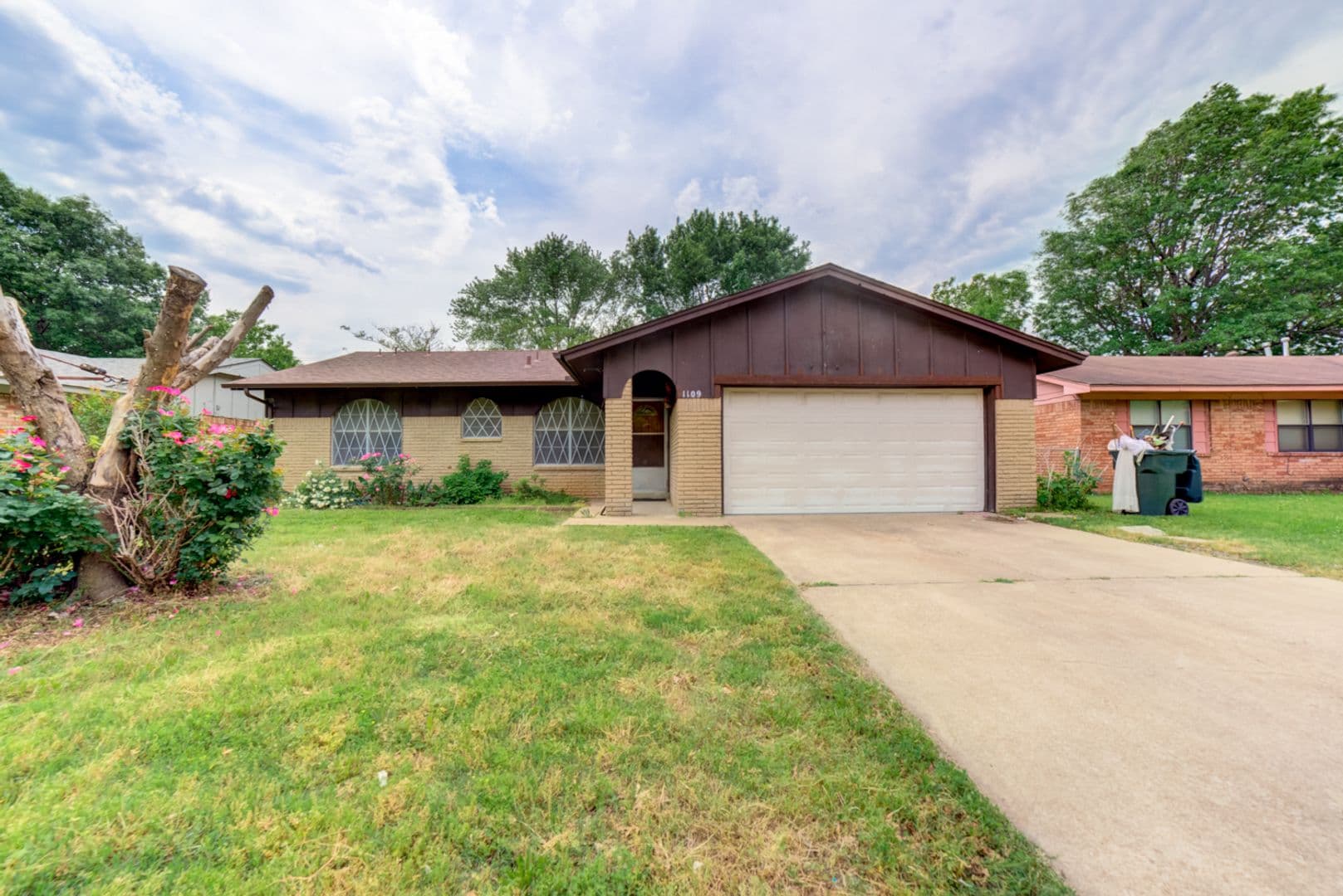 Claremore House: 1109 W 14th Pl