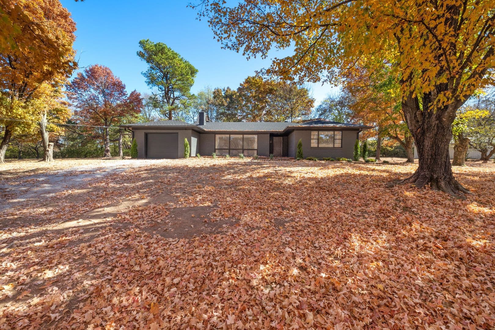 Fayetteville House: 2096 Box Ave