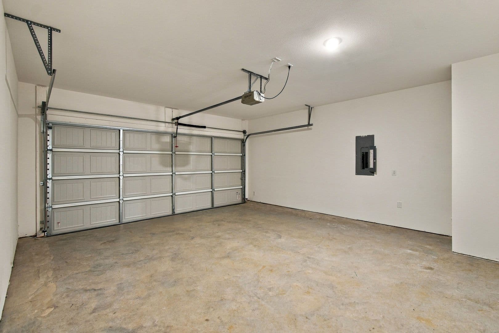 Fayetteville House: 612 S Neon Ave