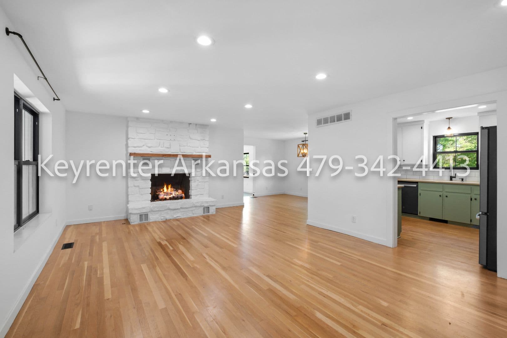 Fayetteville House: 4480 E Trough Spring Rd