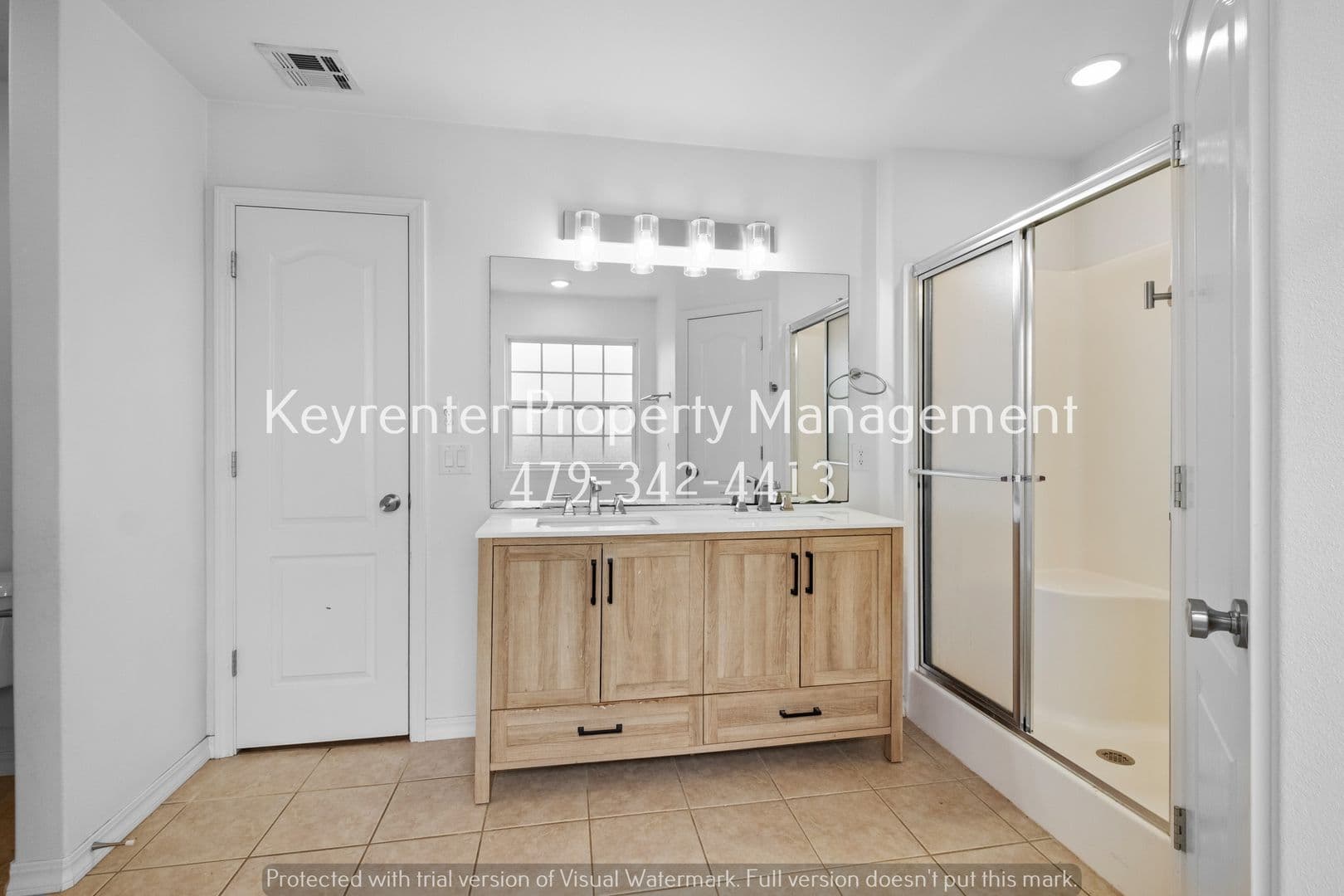 Bentonville House: 3703 Surrey Ave