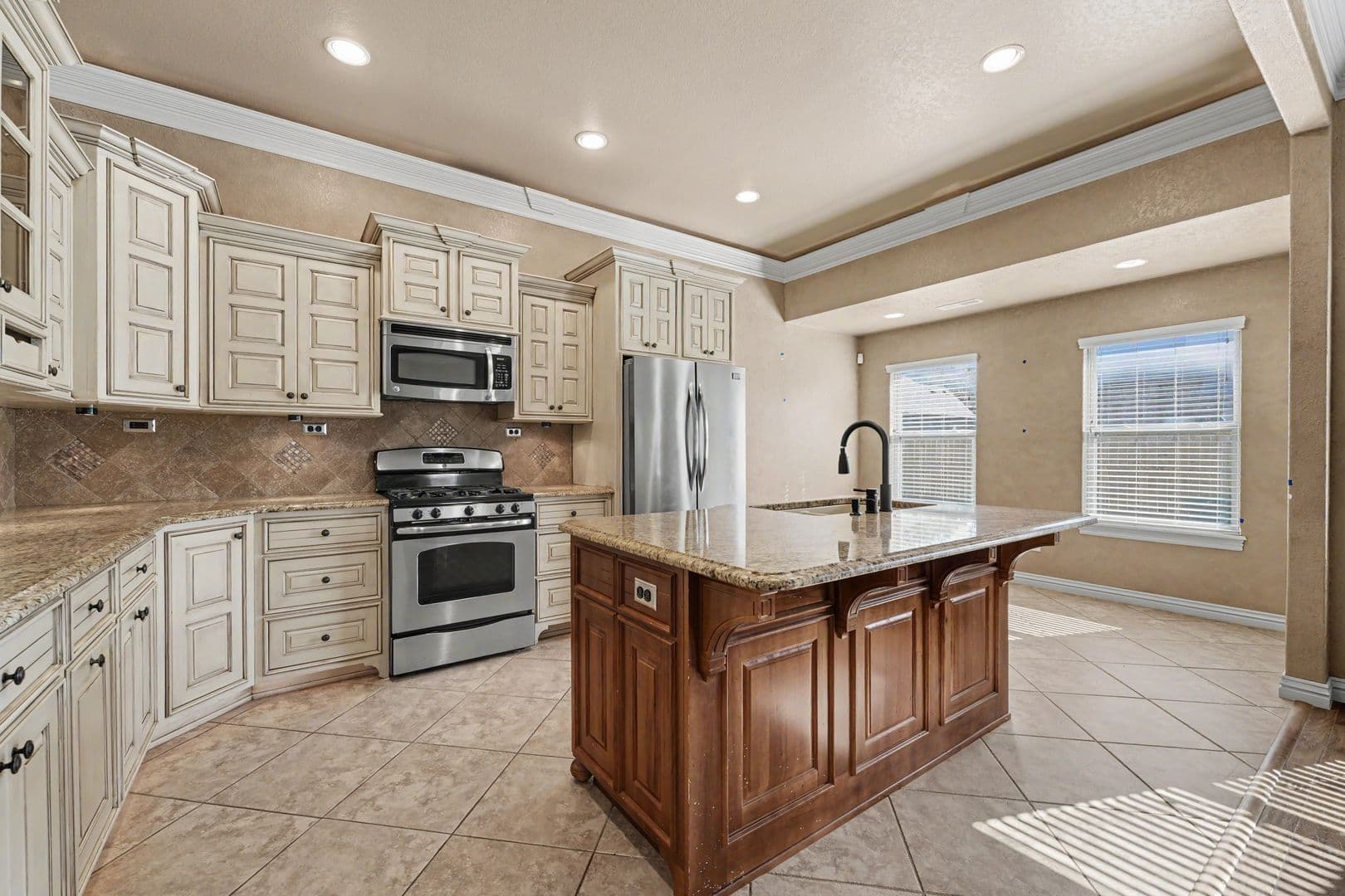 Bentonville House: 4005 SW Grace Farms Rd