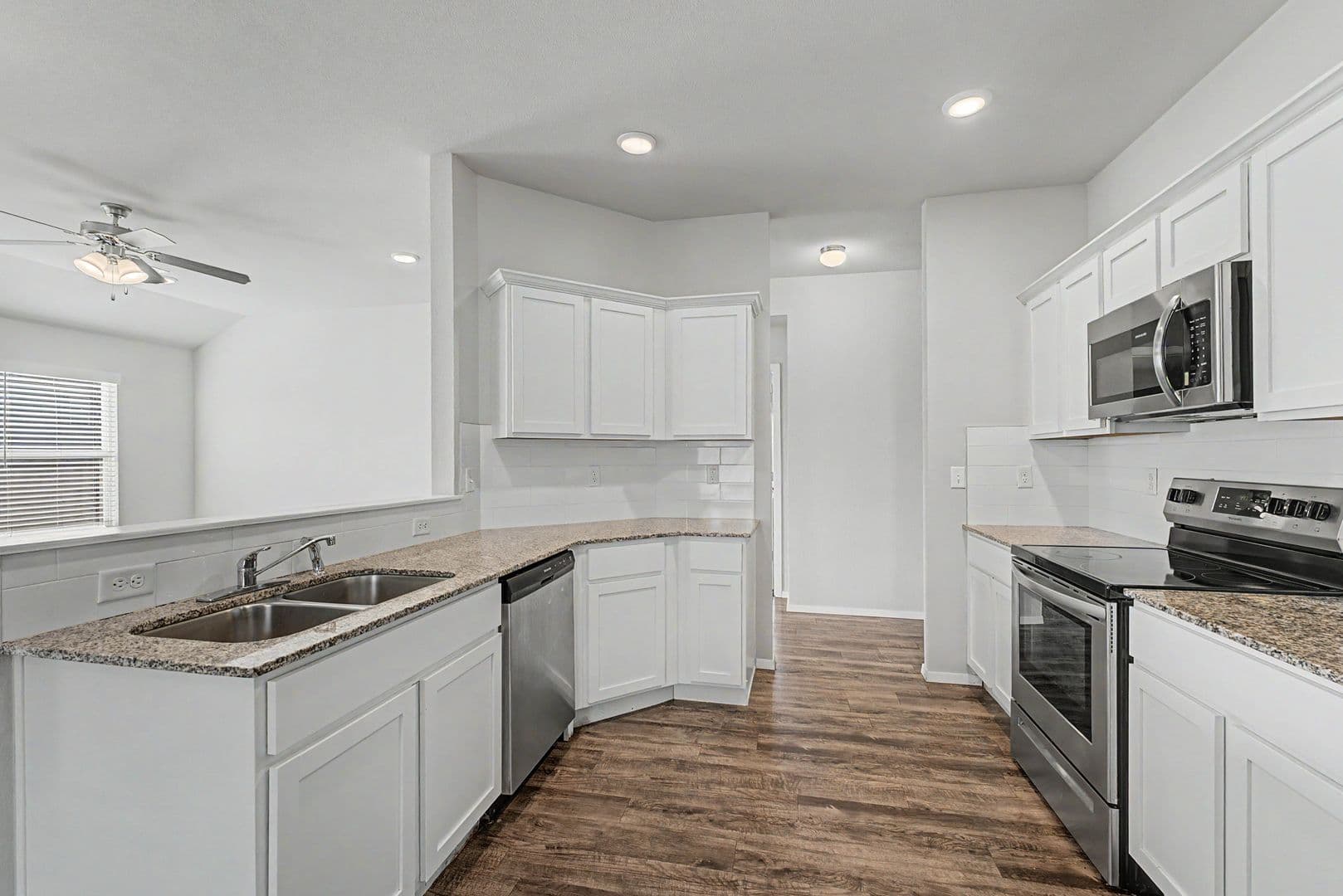 Fayetteville House: 1236 S Nighthawk