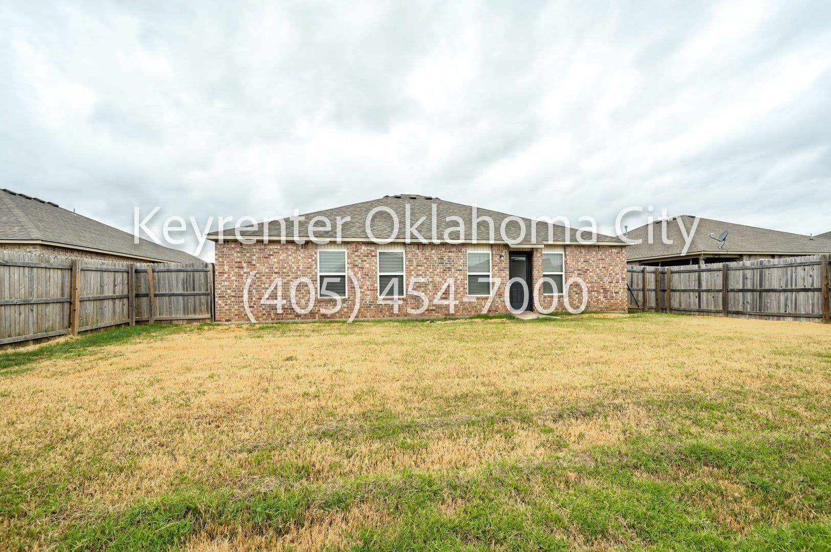 Newcastle House: 316 Karlee Ln