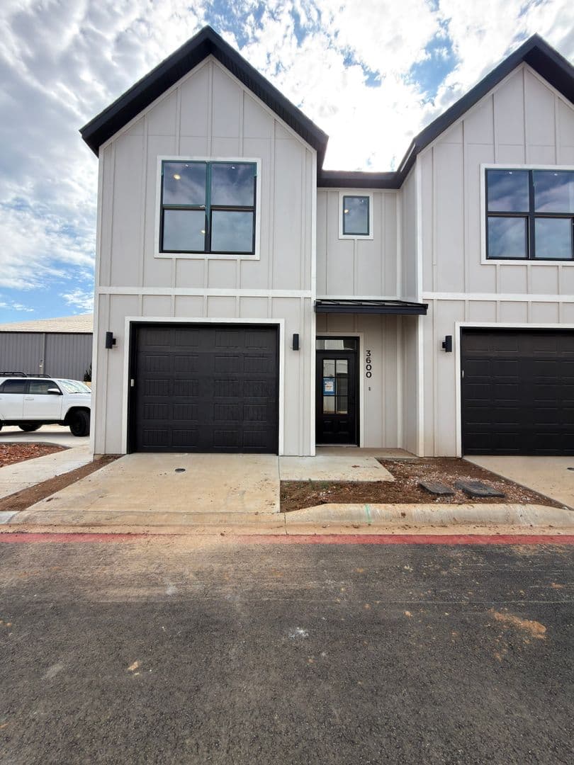 Rogers Townhome: 3602 W Persimmon St