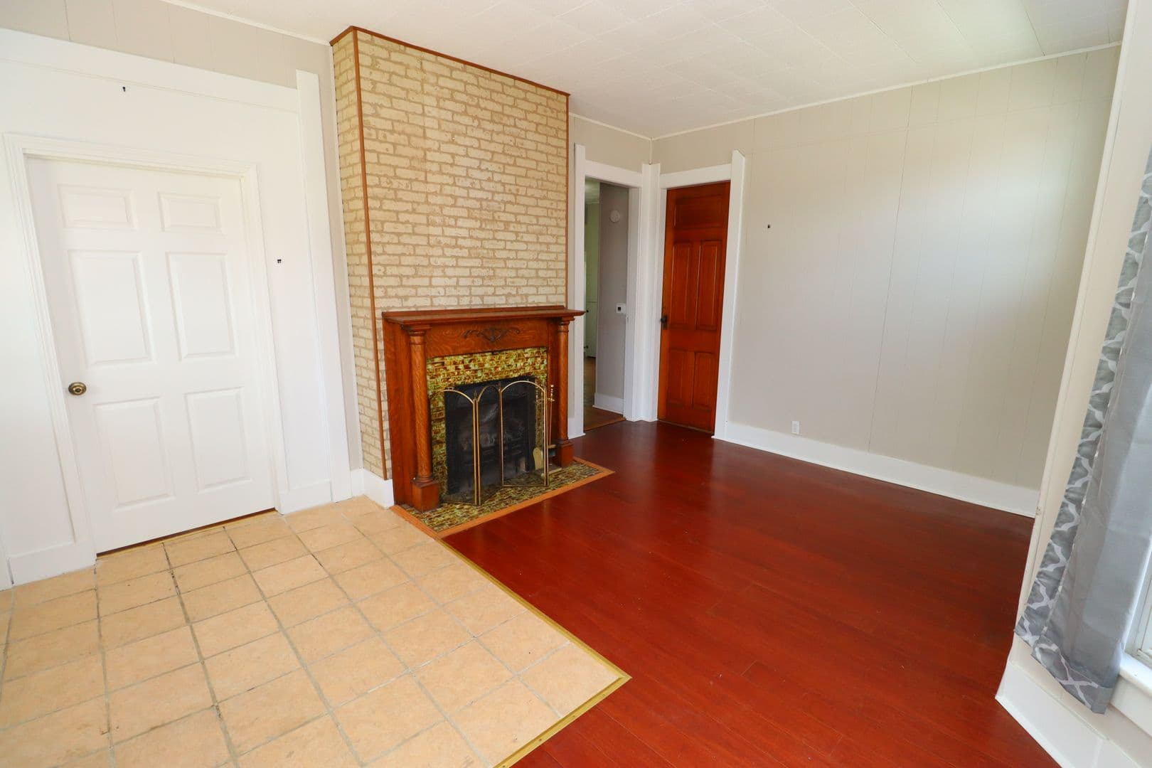 Noblesville House: 107 6th St