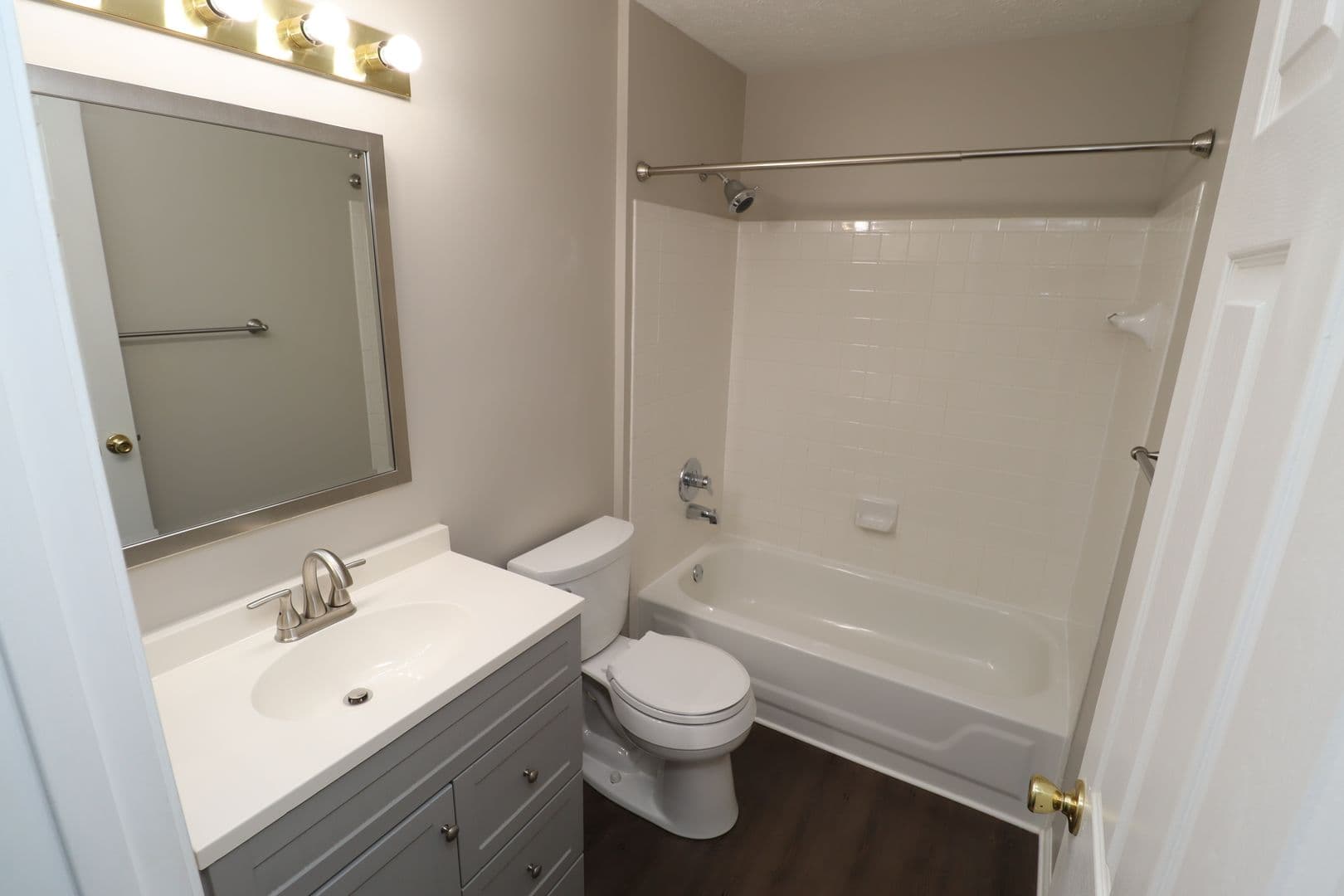 Indianapolis House: 8112 Glenwillow Ln Unit 205